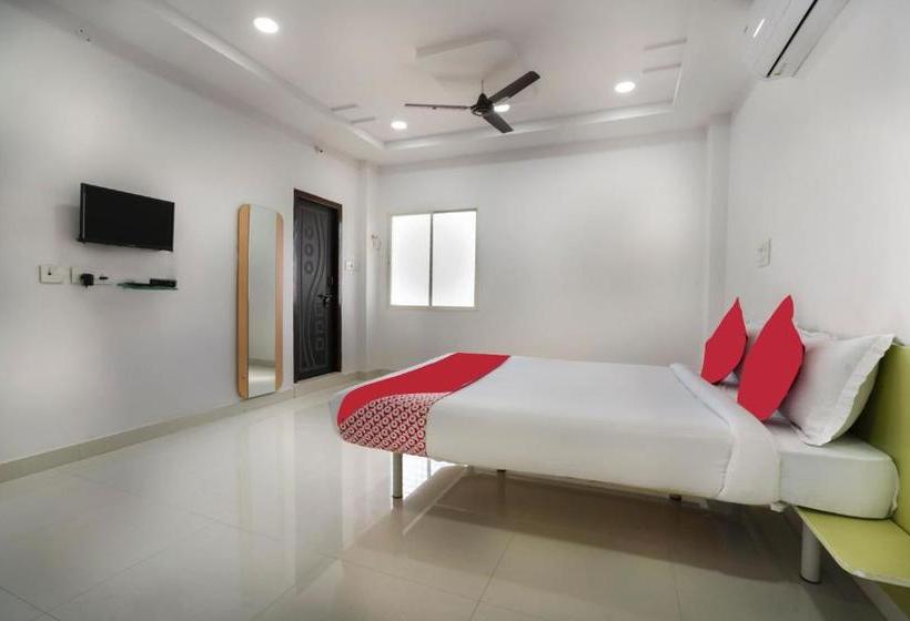 בית מלון כפרי Oyo 70071 Sri Raghavendra Lodge