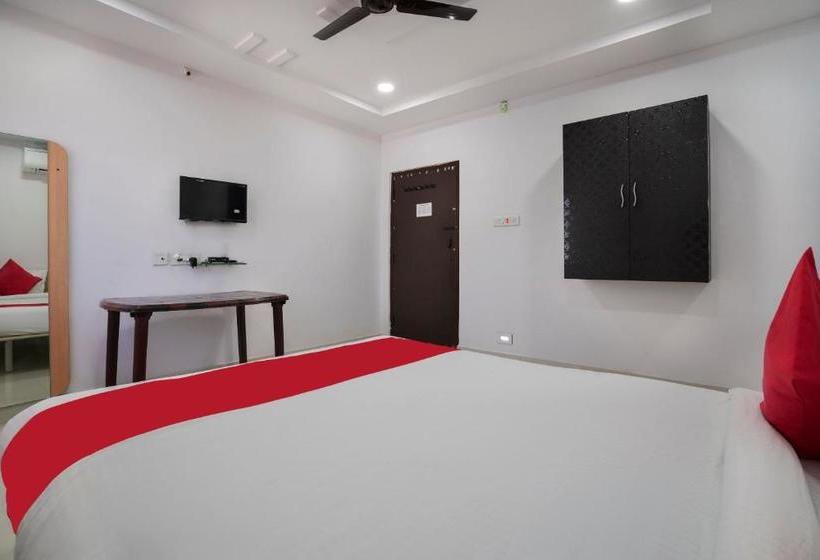 בית מלון כפרי Oyo 70071 Sri Raghavendra Lodge