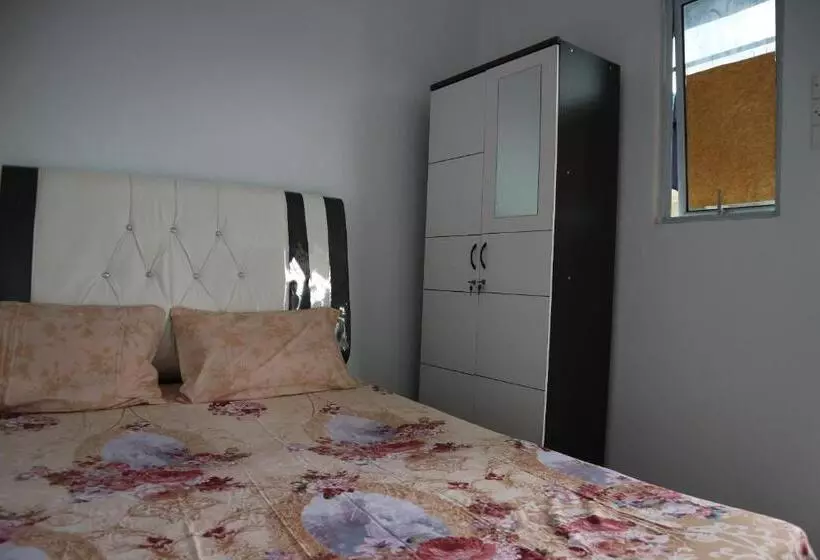 ホテル Oyo Life 2670 Aline Kost