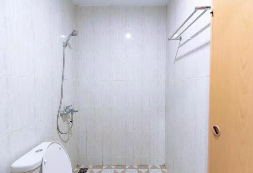 ホテル Reddoorz @ Medan Johor 2