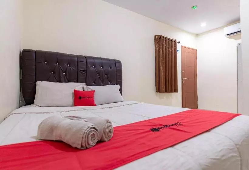 ホテル Reddoorz @ Medan Johor 2