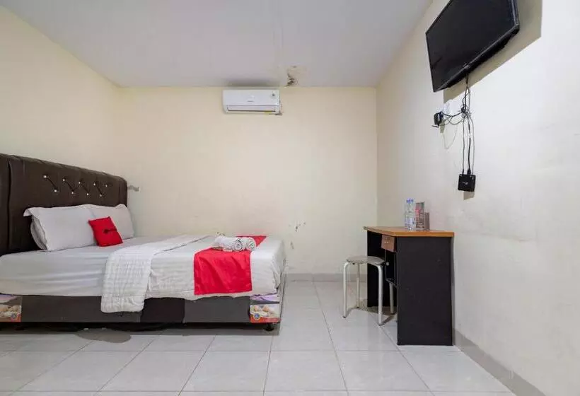 ホテル Reddoorz @ Medan Johor 2