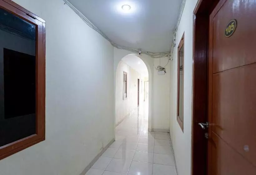 ホテル Reddoorz @ Medan Johor 2