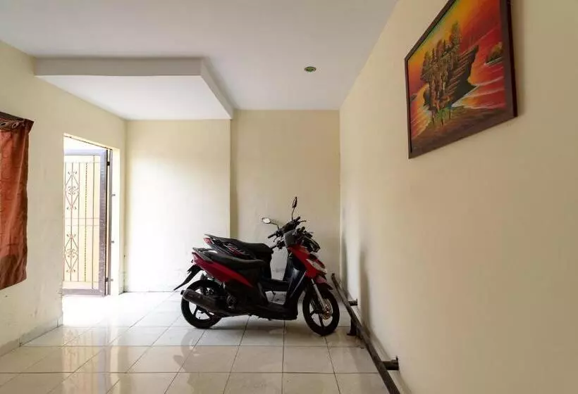 ホテル Reddoorz @ Medan Johor 2