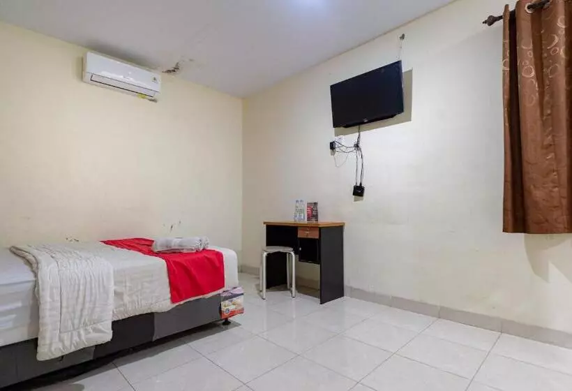 ホテル Reddoorz @ Medan Johor 2