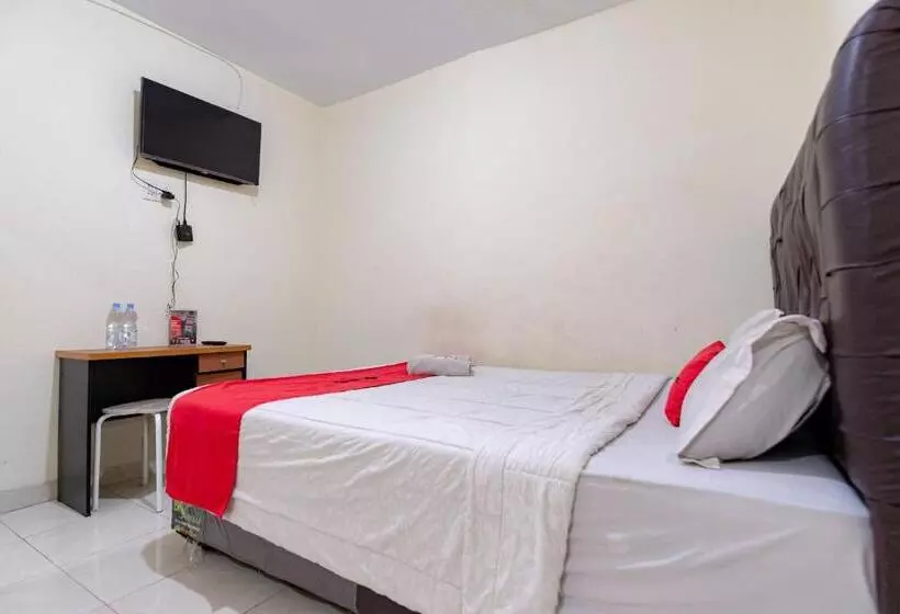 ホテル Reddoorz @ Medan Johor 2