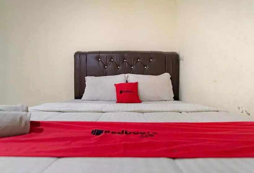 ホテル Reddoorz @ Medan Johor 2