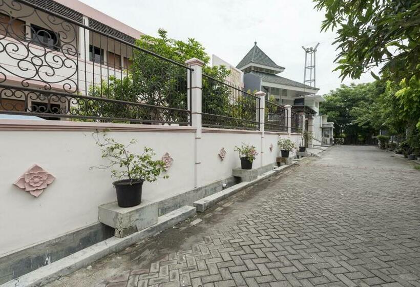 بنسيون Koolkost Syariah Near Upn Veteran