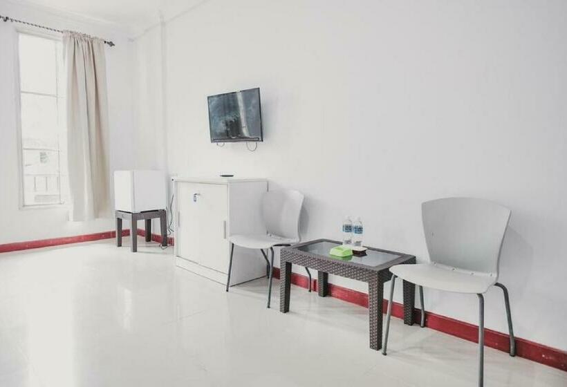 פנסיון Reddoorz Near Nagoya Hill Batam 4