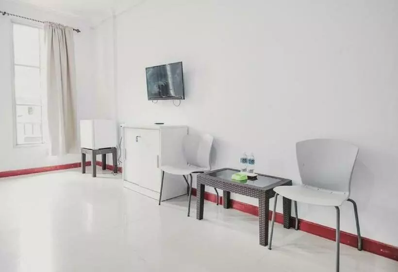ペンション Reddoorz Near Nagoya Hill Batam 4