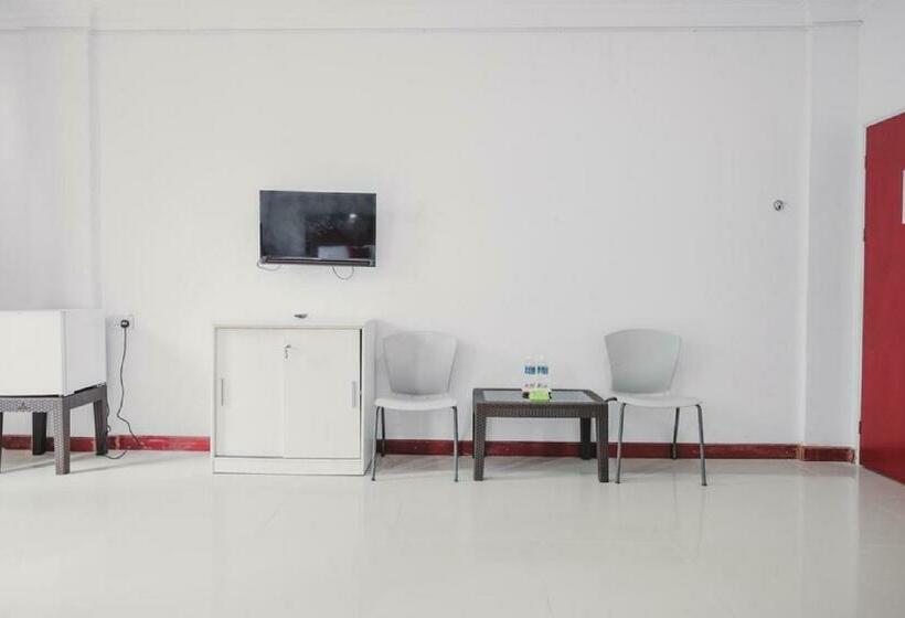 פנסיון Reddoorz Near Nagoya Hill Batam 4