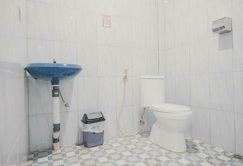 פנסיון Reddoorz Near Nagoya Hill Batam 4