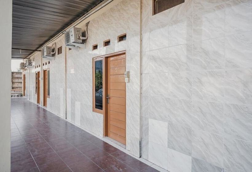 פנסיון Reddoorz Near Rs Imanuel Lampung