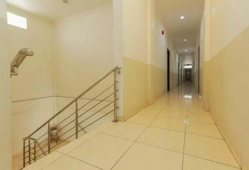 Majatalo Reddoorz Near T1 Juanda Airport