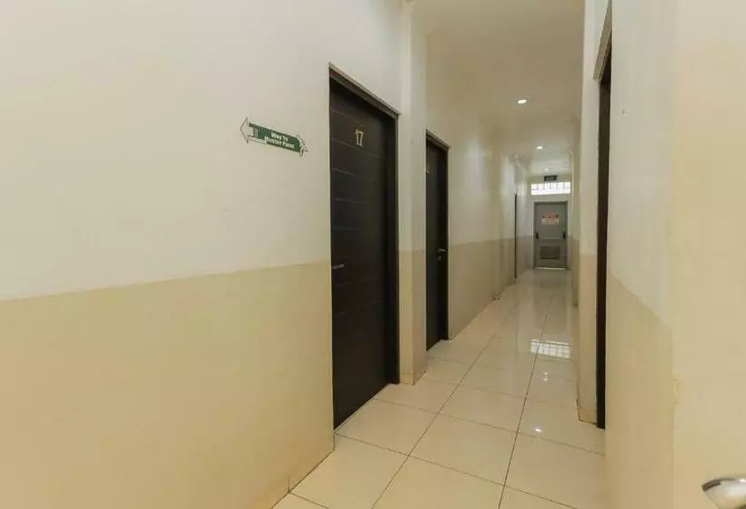 Majatalo Reddoorz Near T1 Juanda Airport