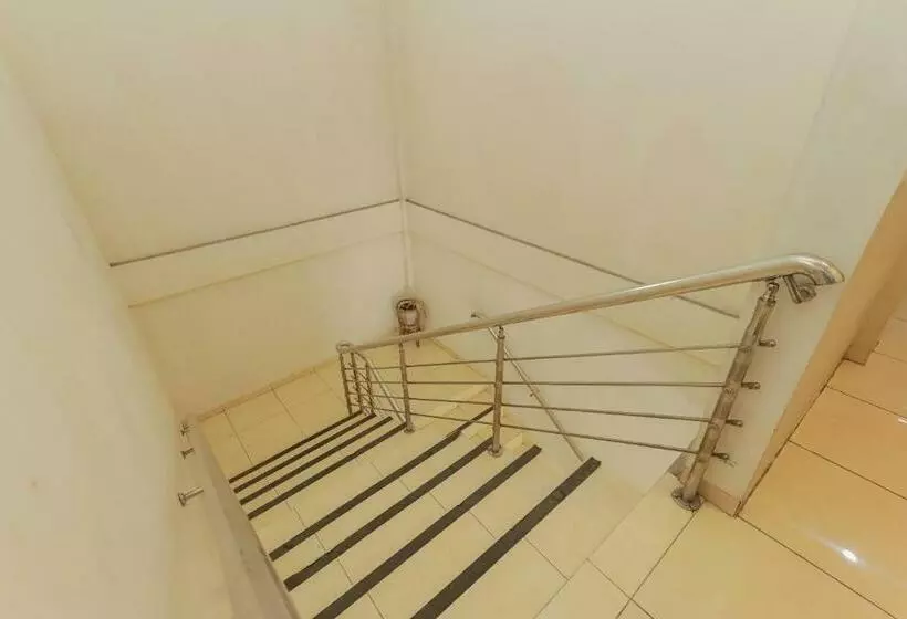 Majatalo Reddoorz Near T1 Juanda Airport