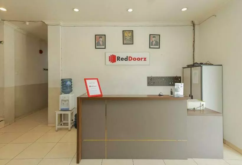 Majatalo Reddoorz Near T1 Juanda Airport