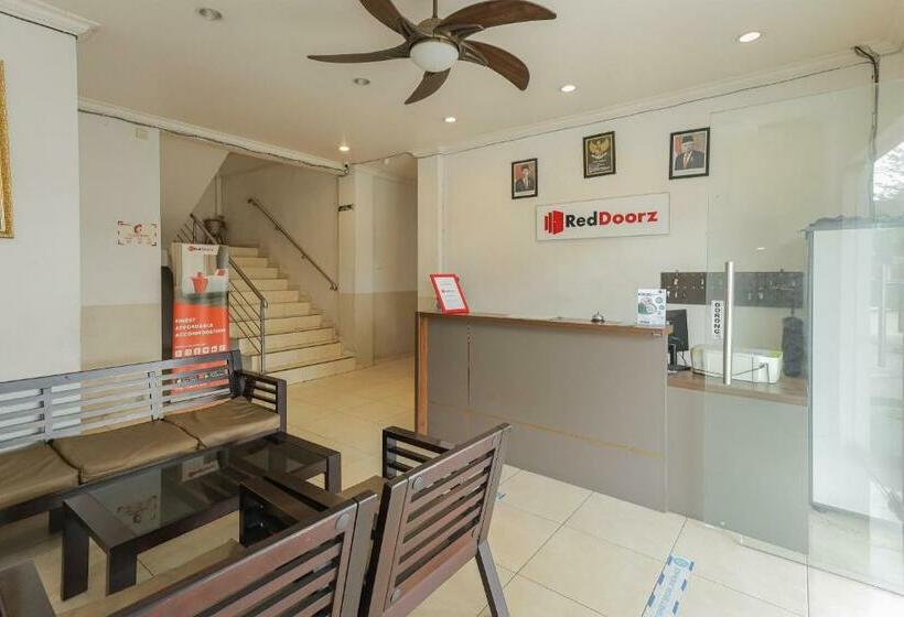 펜션 Reddoorz Near T1 Juanda Airport