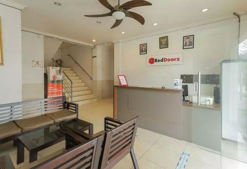 Majatalo Reddoorz Near T1 Juanda Airport