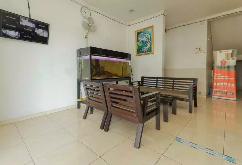 Majatalo Reddoorz Near T1 Juanda Airport