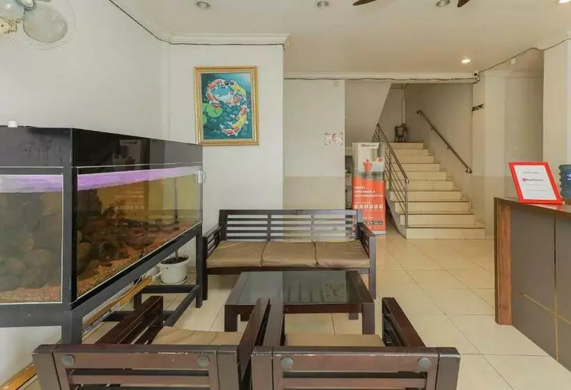 Majatalo Reddoorz Near T1 Juanda Airport