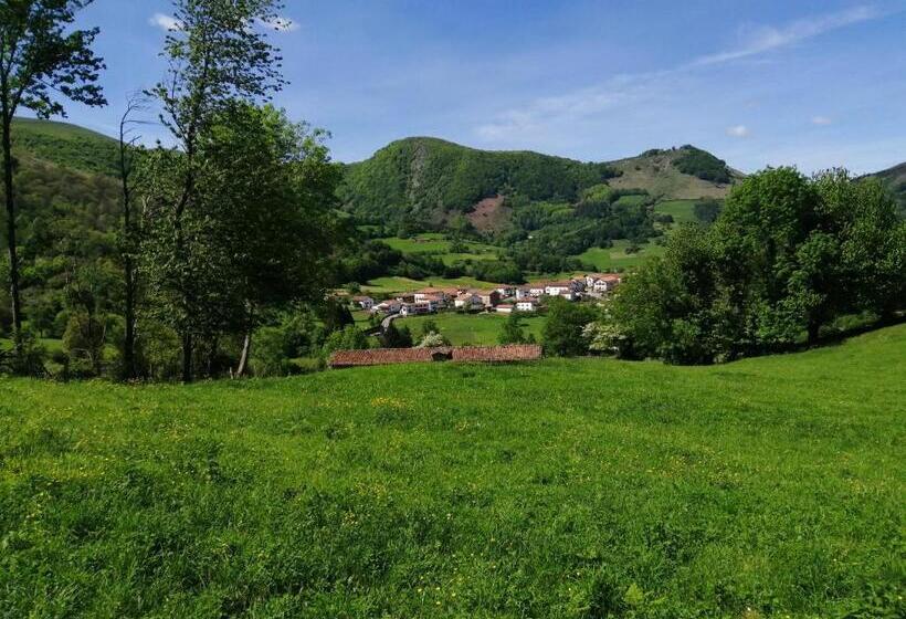 Hospedaria Labaiengo Ostatua