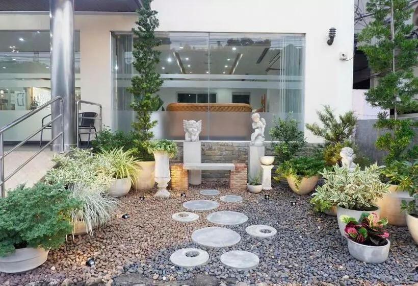 هتل Auychai Grand