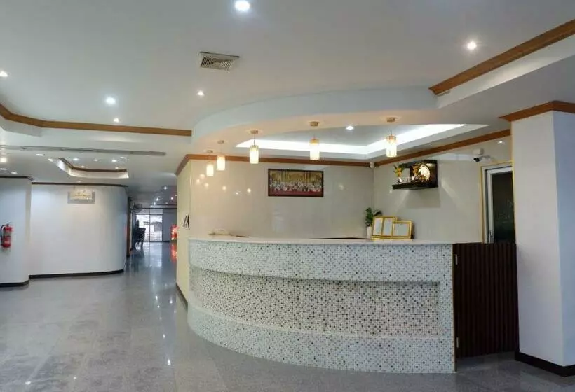 هتل Auychai Grand