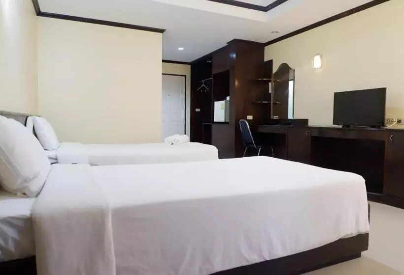 هتل Auychai Grand