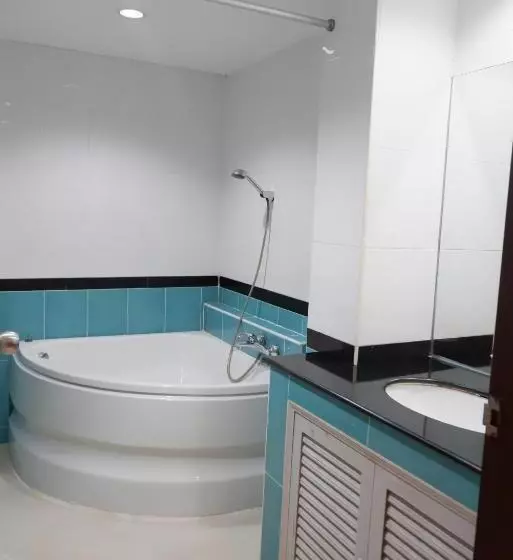 هتل Auychai Grand