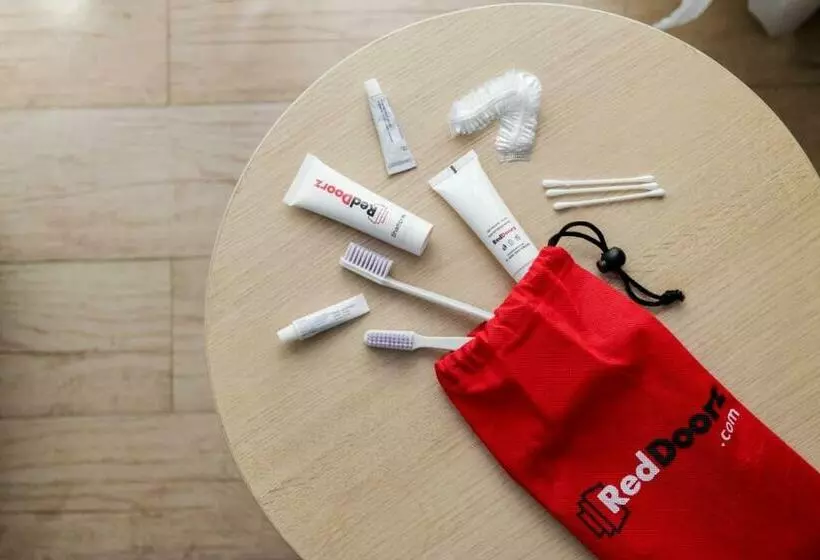 ホテル Reddoorz Near Lampung Walk 2