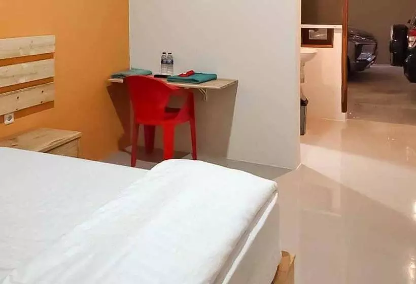 Hotelli Reddoorz Syariah @ Haurgeulis