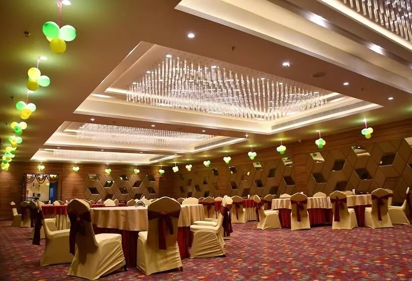 Hotelli The Fern Royal Farm Resort Anjar