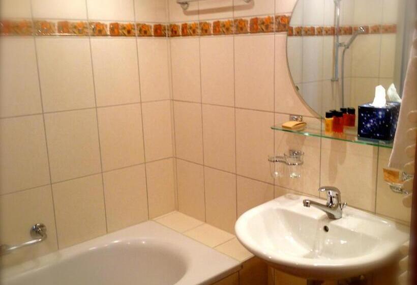 פונדק Auberge De La Poste