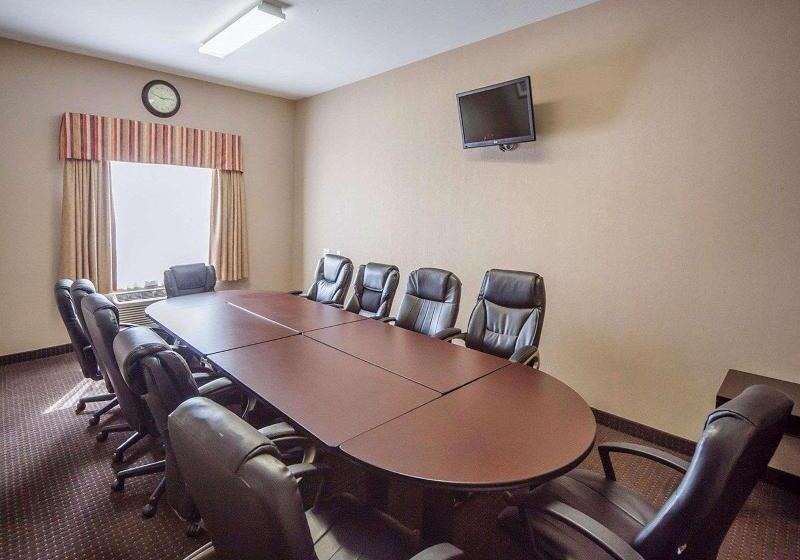 Отель Prairie Moon Inn Sylvan Lake