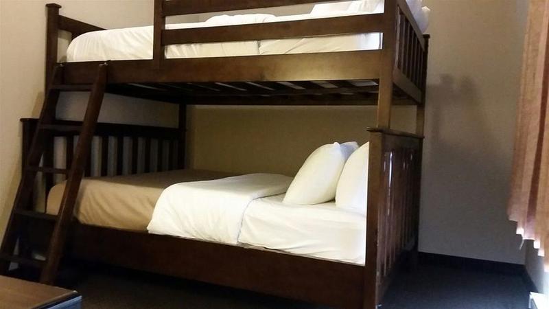 Отель Prairie Moon Inn Sylvan Lake