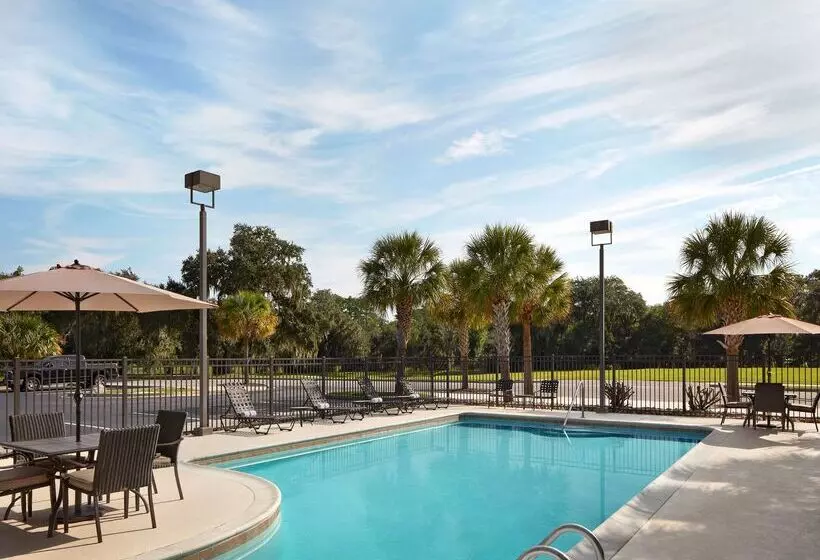 Отель Hilton Garden Inn Beaufort