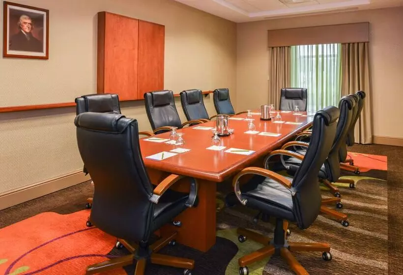 בית מלון כפרי Hilton Garden Inn Charlottesville