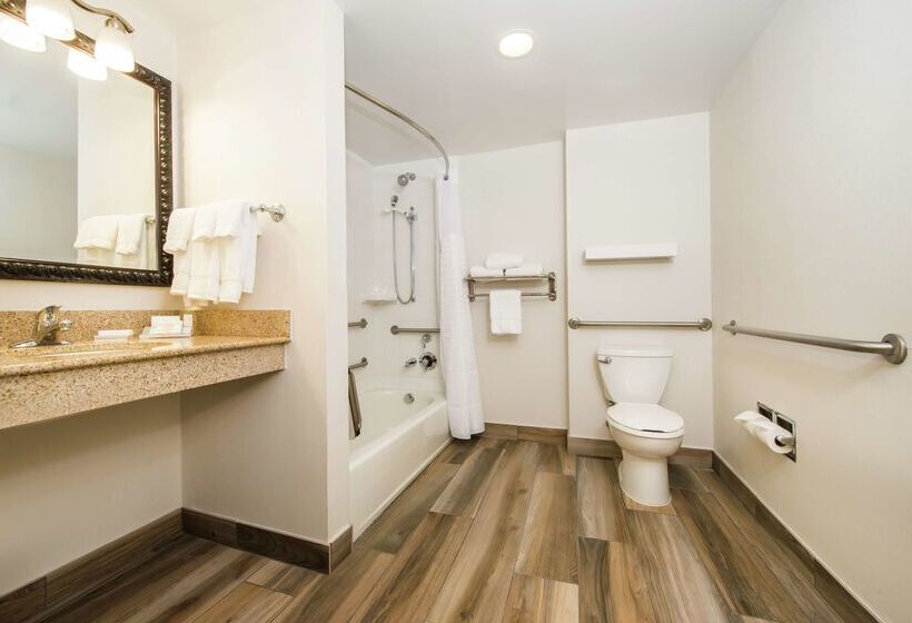 فندق Hilton Garden Inn Charlottesville