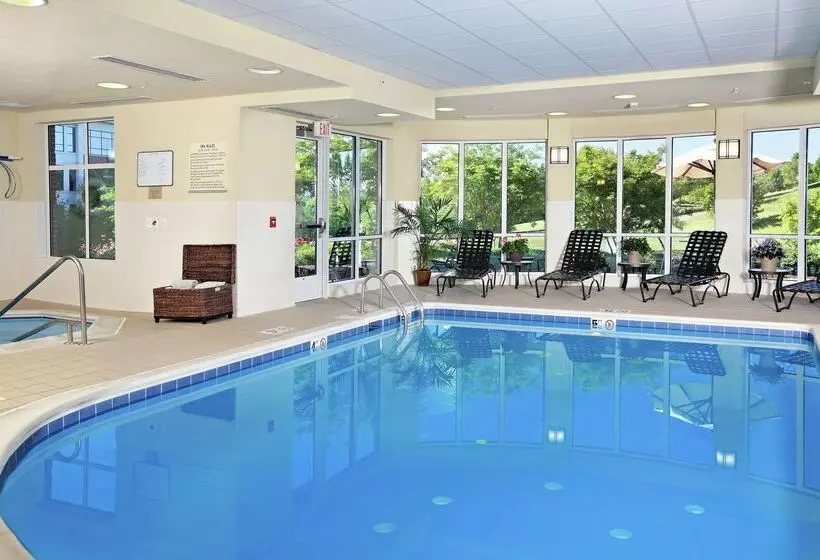 בית מלון כפרי Hilton Garden Inn Charlottesville