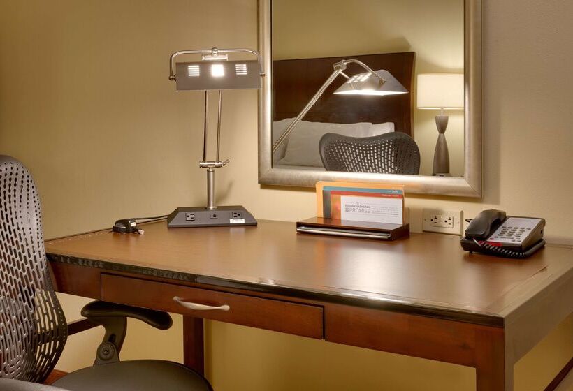 Отель Hilton Garden Inn Clarksville