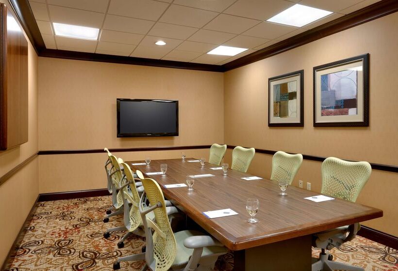 Отель Hilton Garden Inn Clarksville