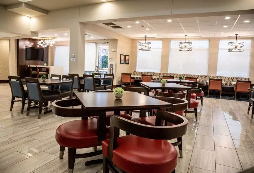 هتل Hilton Garden Inn Fayetteville Fort Liberty