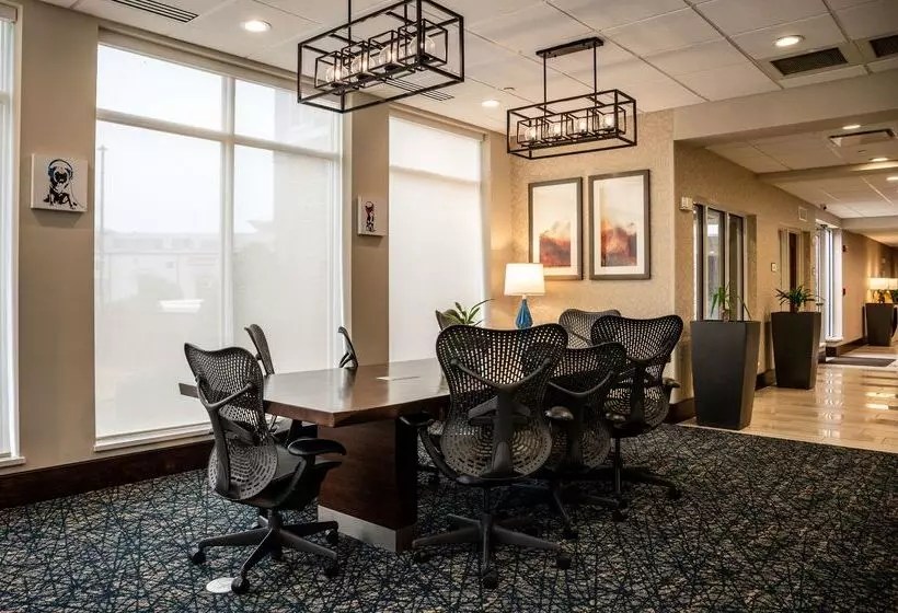 هتل Hilton Garden Inn Fayetteville Fort Liberty