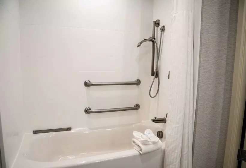 هتل Hilton Garden Inn Fayetteville Fort Liberty