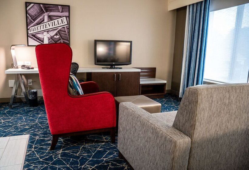 בית מלון כפרי Hilton Garden Inn Fayetteville Fort Liberty