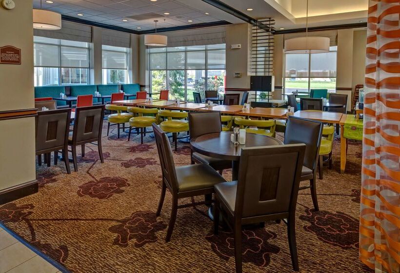 Отель Hilton Garden Inn Indianapolis Northeast/fishers