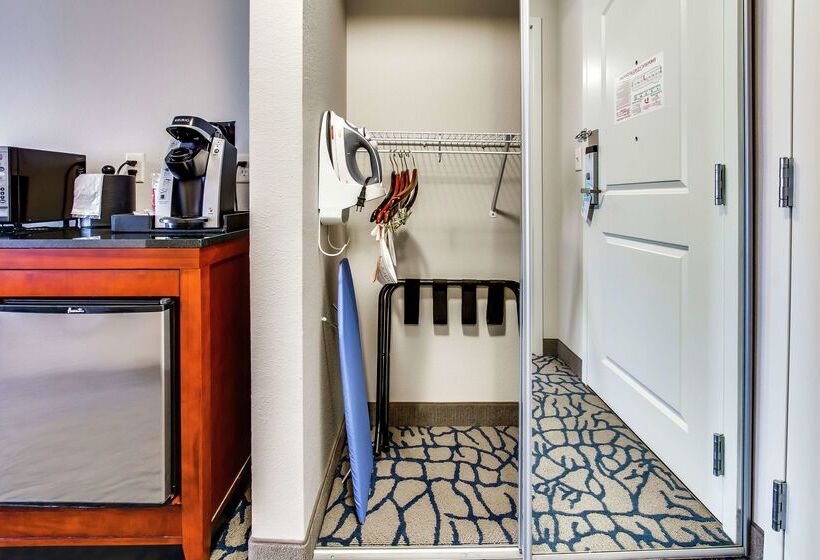 בית מלון כפרי Hilton Garden Inn Louisville/northeast