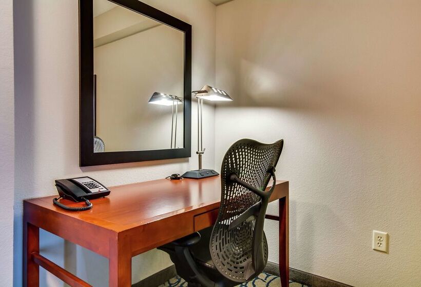 בית מלון כפרי Hilton Garden Inn Louisville/northeast