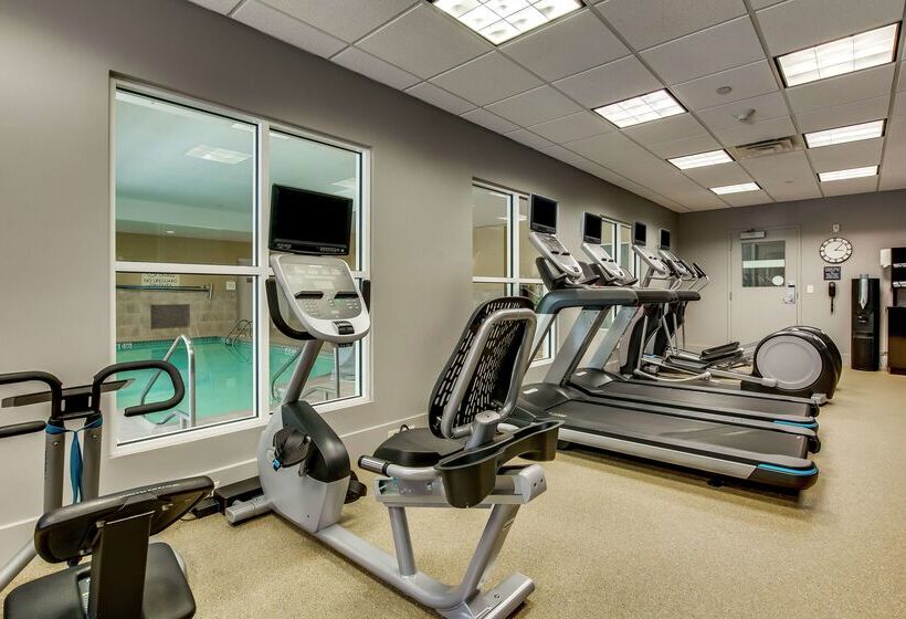 בית מלון כפרי Hilton Garden Inn Louisville/northeast